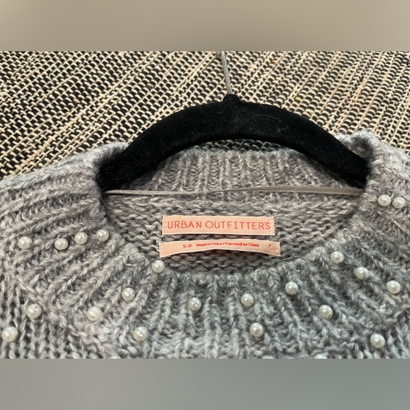 Urban Outfitters UO Grey Knit Pearl Sweater - Picture 4 of 4